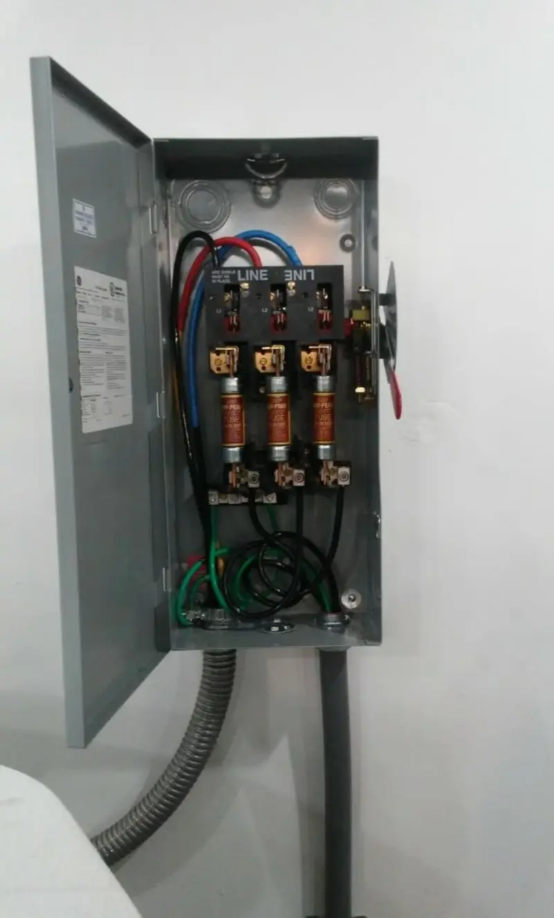 Three-phase disconnect switch installed for Smoke Detector Installation in Gresham